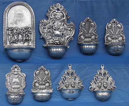 Riproduzioni in peltro con dettagli decorativi a rilievo